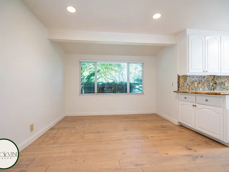 1492 Walbrook Dr — Photo 10