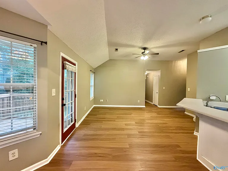 105 Sugarwood Ct — Photo 7