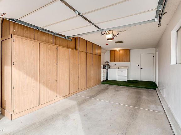 PRIVATE GARAGE W CABINETS