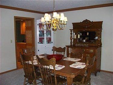 5th image of 526 Danbury Ln