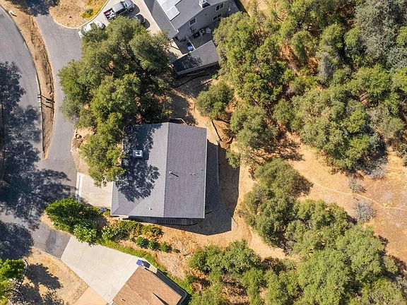 3rd image of 17276 Valley Oak Dr