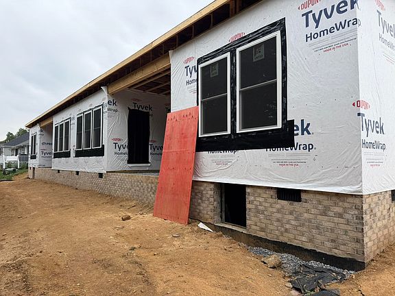 5th image of 8 Meriwether Cir