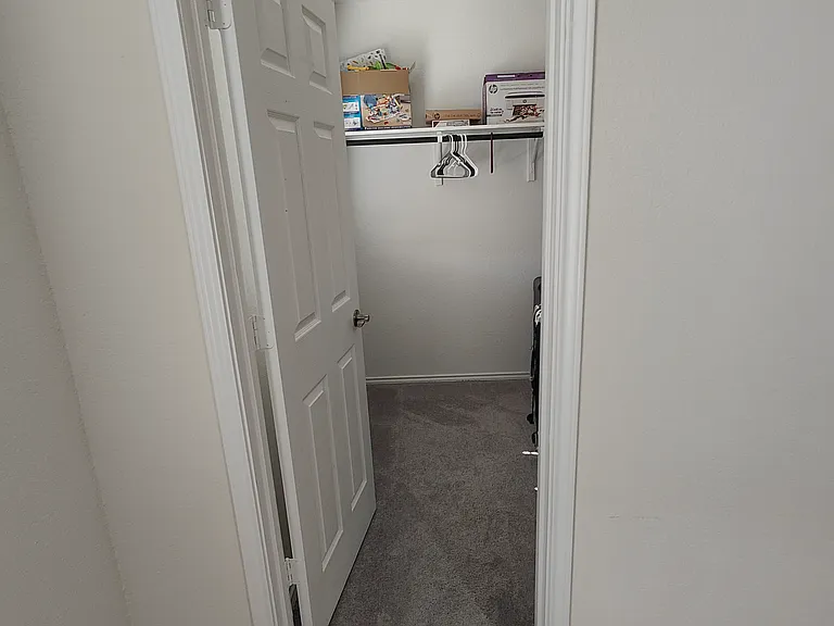 2nd floor Third bedroom w/ Walk-in closet