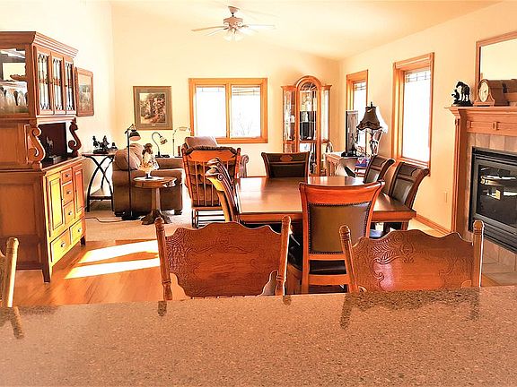 Open Layout w/lots of sun