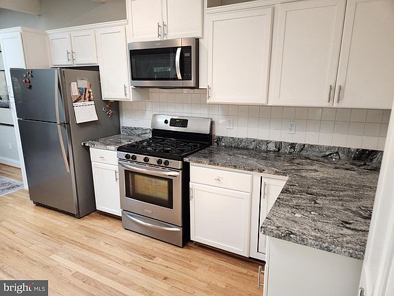 4th image of 3937 W Shore Dr