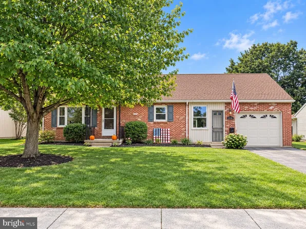 429 W Beaver St, Hallam, PA 17406
