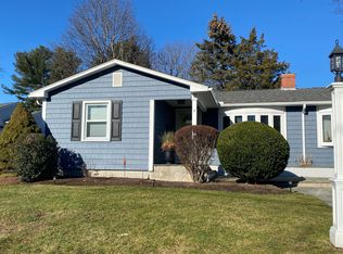 9 Urquhart St, Cranston, RI 02920