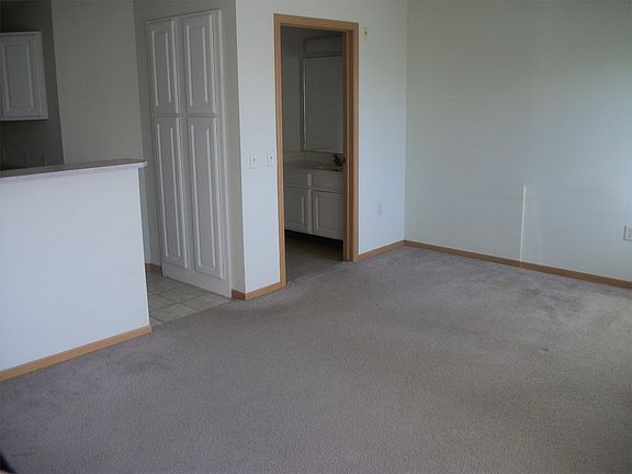 5th image of 200 Prairie Heights Dr APT 109