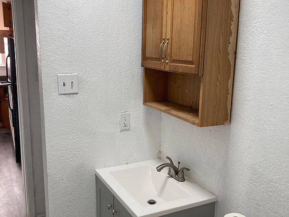 5th image of 335 Clovis Pl #4
