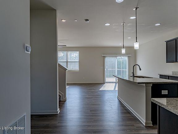 3rd image of 415 Vildana Way