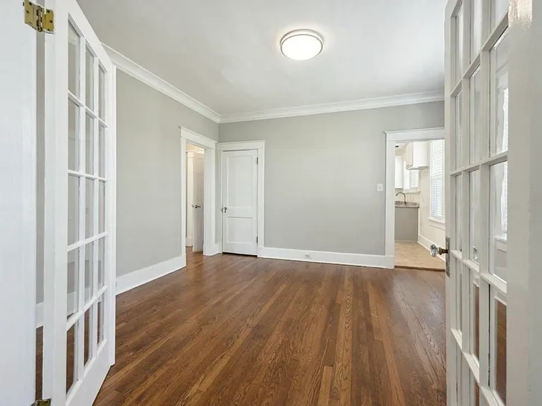 687 N McLean Blvd — Photo 8