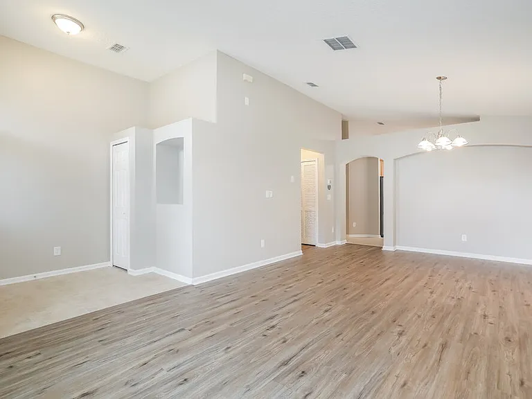 952 Silver Spring Ct — Photo 8