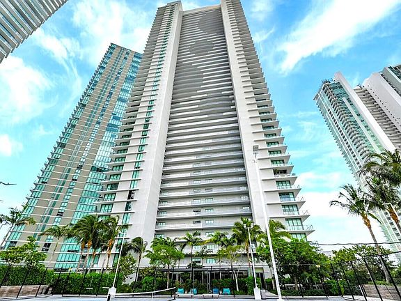 3rd image of 480 NE 31st Street #906