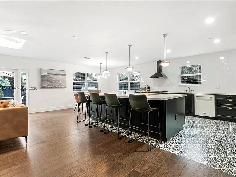 5840 SW 37th Ave — Photo 4