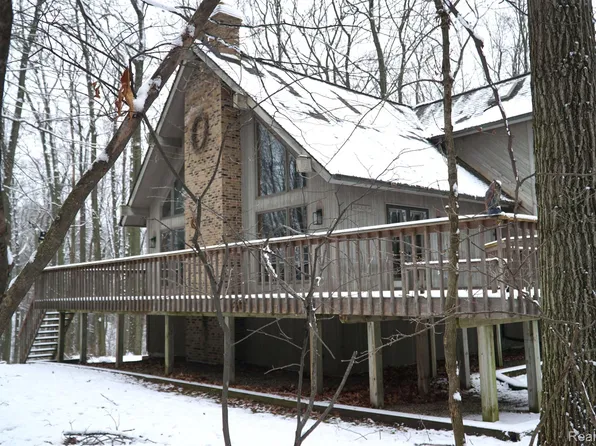 2637 White Pine Dr, Oxford, MI 48370