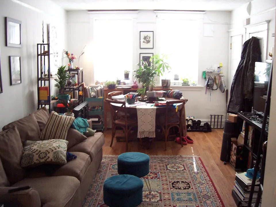 Bright south exposure/high ceilings/original woodwork