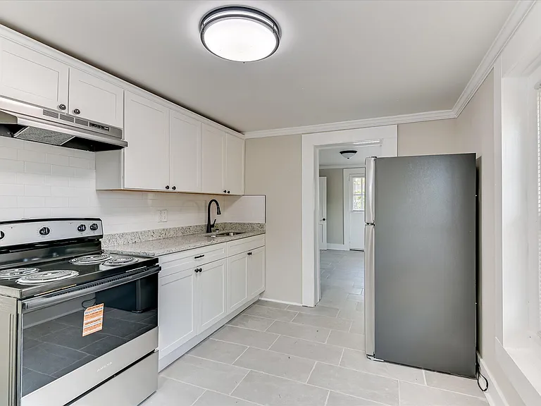 325 Meridian Ave — Photo 14