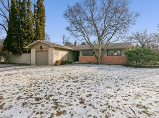 840 Auburn Ct, Highland Park, IL 60035