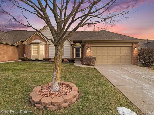 136 Shore Brook Ln, Walled Lake, MI 48390