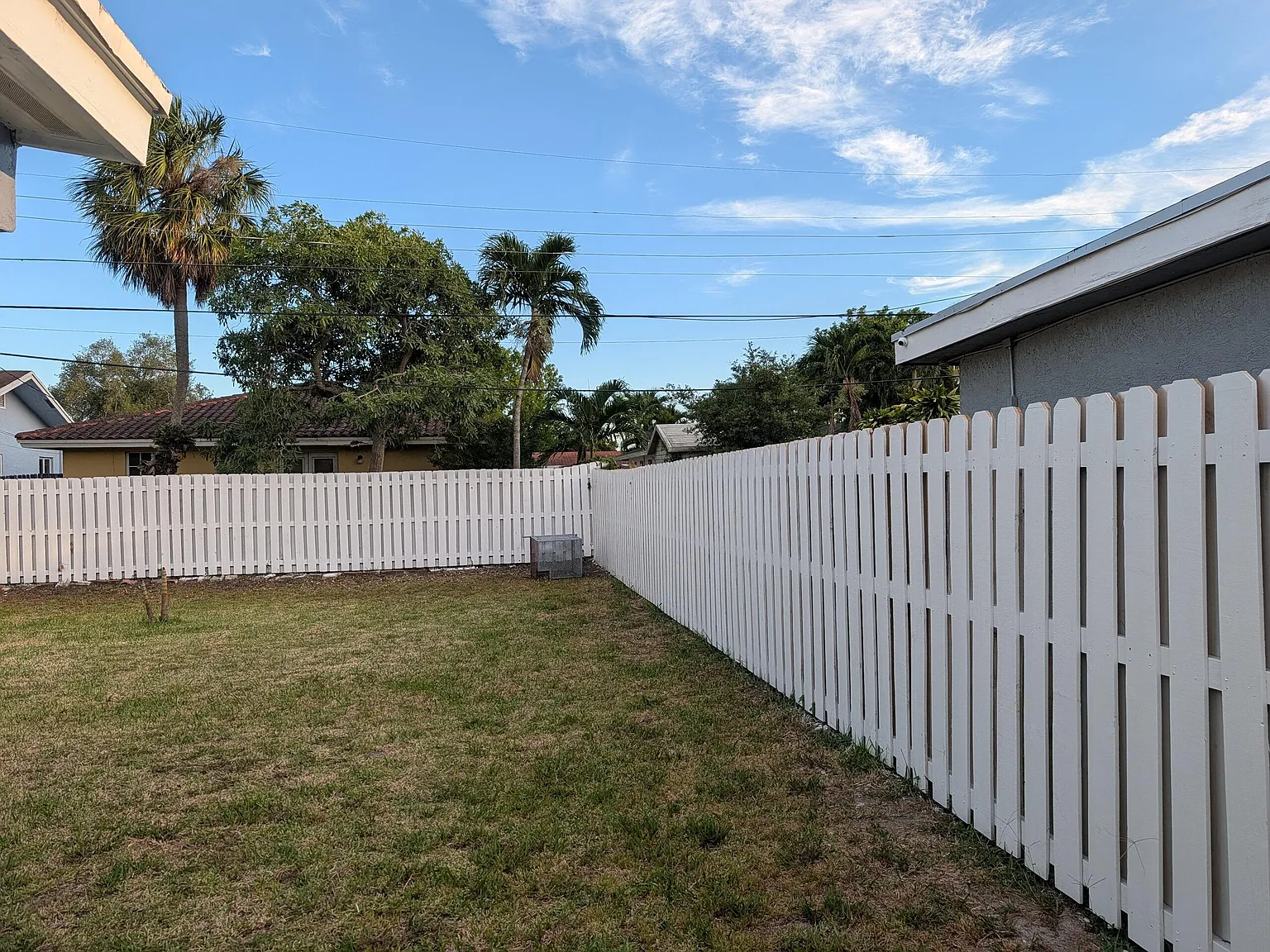 3 bed, 1.0 bath, 864 sqft, $2,350 — Photo 4