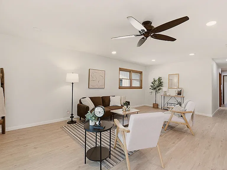 4 bed, 3016 sqft, $2,250 — Photo 2