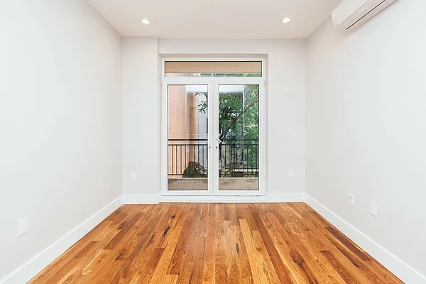 Rented by Nooklyn NYC LLC | media 32