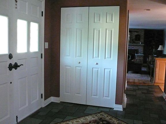 3rd image of 101 Chestnut Hill Ln S