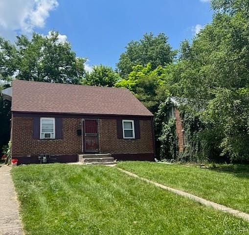 1st image of 425 Clifton Dr