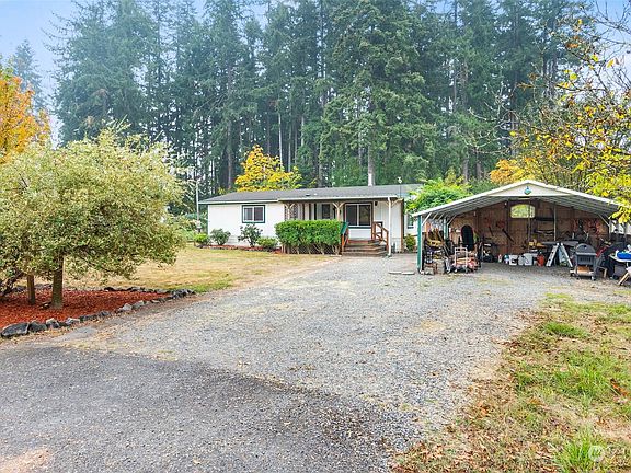 Dead- End Big Lot with a Carport>
