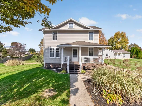 355 2nd St SW, Brewster, OH 44613