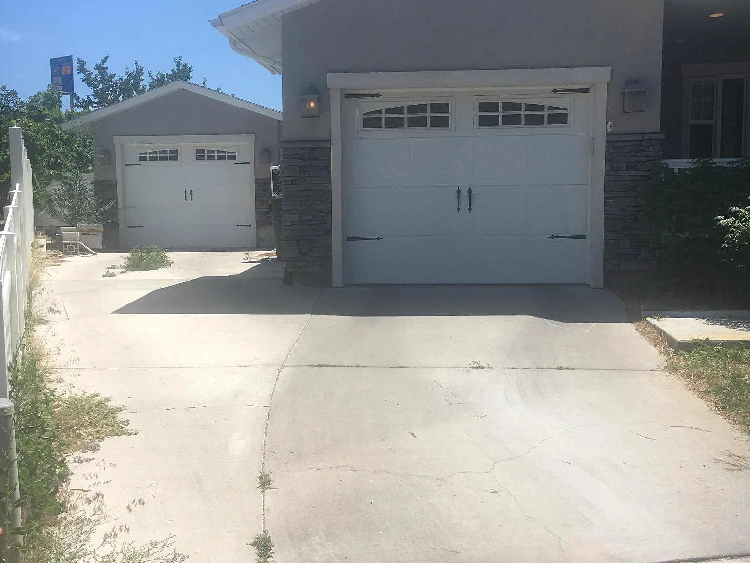 1015 Park Ln — Photo 2