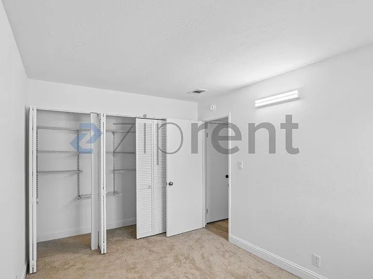 4880 Saginaw Cir — Photo 20