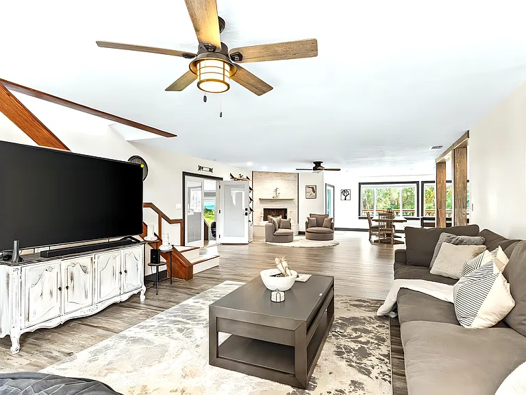 12151 Old Indiantown Rd — Photo 30