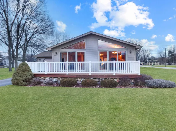 5706 Harrison St, Roscoe, IL 61073