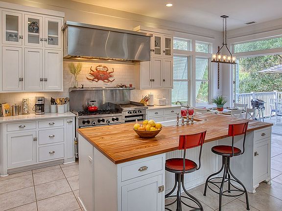 kitchen with kitchen table