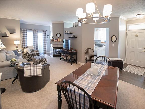 2nd image of 166 Vista Ct #7B