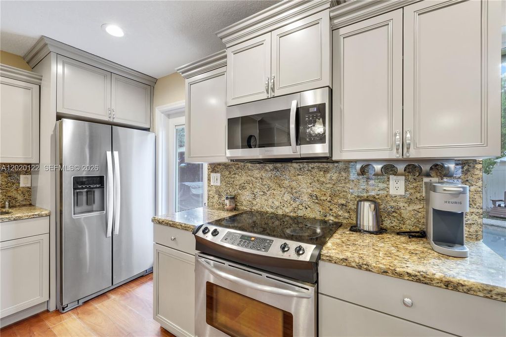 1311 NE 26th Ter, photo 6