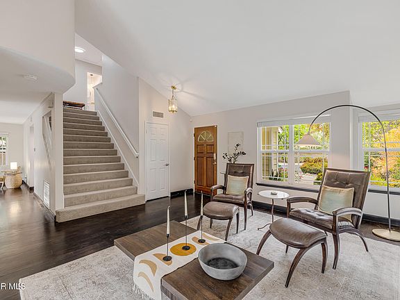 4th image of 2229 Meadowside Dr
