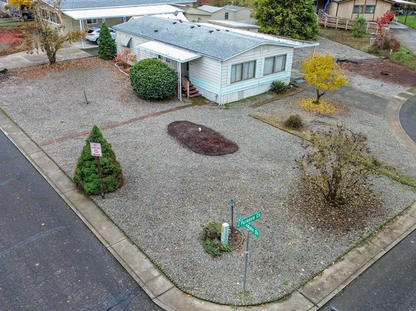 1868 Parkdale Dr, Grants Pass, OR 97527