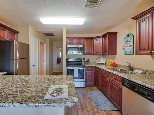 Villas on Bell, 4045 W Bell Rd, Phoenix, AZ 85053