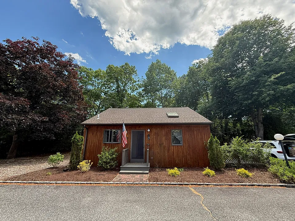 126 Lynn Ave #4