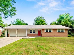 912 W Bel Air Dr, Fayetteville, AR 72703