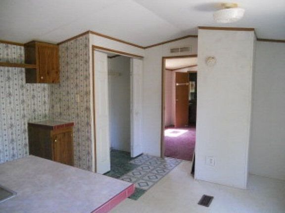 3rd image of 912 Mockingbird Ln