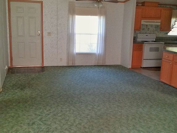 4th image of 233 Blackberry Ln