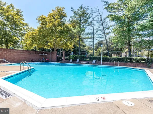 7598 Lakeside Village Dr APT L, Falls Church, VA 22042