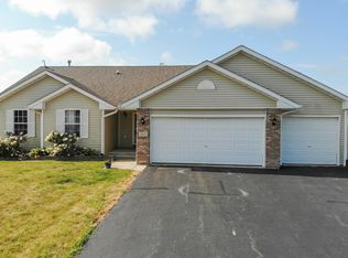 162 Prairie Moon Dr, Davis Junction, IL 61020