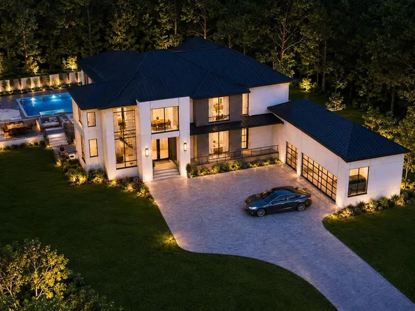 1037 Springvale Rd, Great Falls, VA 22066