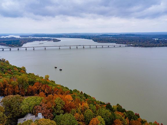 3rd image of 6 River View Point