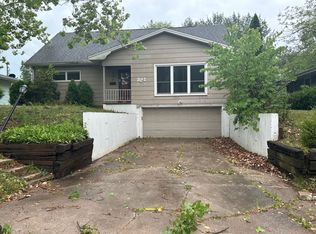 221 Kurlene Dr, Macomb, IL 61455