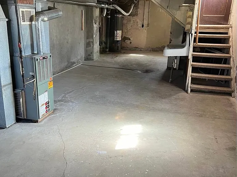 702 N Washington St — Photo 12